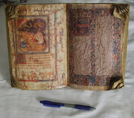libro antiguo de imitacion a uno medieval