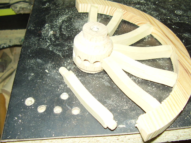 pinaza y radios de una rueda de carro de varas
