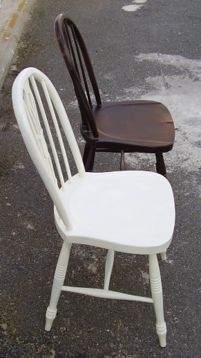 restauración de sillas mediante el lacado en blanco roto