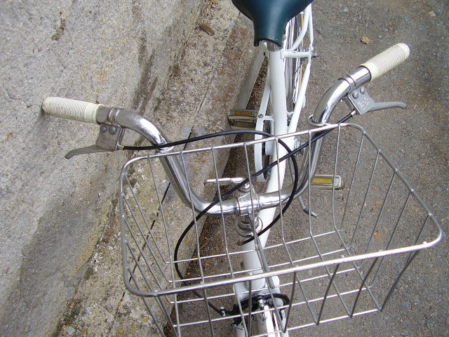 pulido de los cromados de la bicicleta restaurada