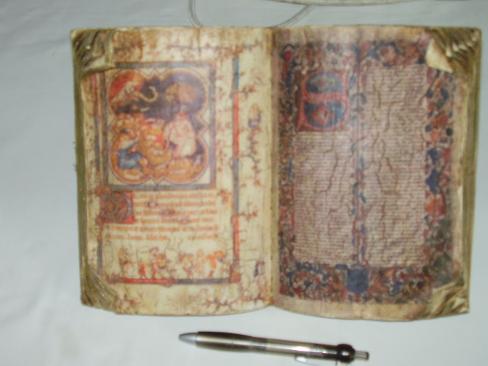libro envejecido estilo medieval