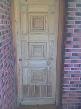 puerta de madera de exterior decapada