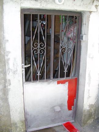 puerta de forja antes del lacado